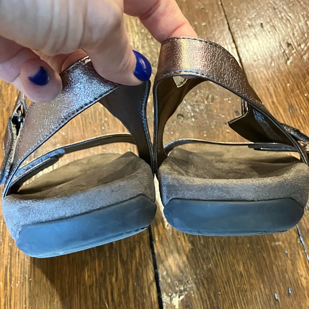Vionic sandals - Picture 2 of 5